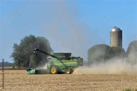 THOMSON ILLINOIS October 10 2022 John Deere S790 Combine Harvesting