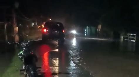 Malam Tahun Baru Banjir Putus Akses Jalan Penghubung Antar Provinsi Di