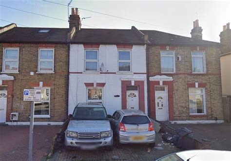 20 Chester Road Ilford Essex Ig3 8ps 3 Bed Terraced House £325 000