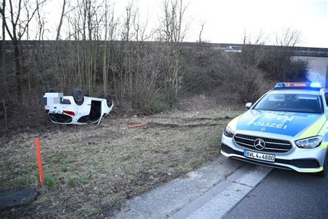 B Bei Schwetzingen Auto Berschl Gt Sich Auf A Auffahrt