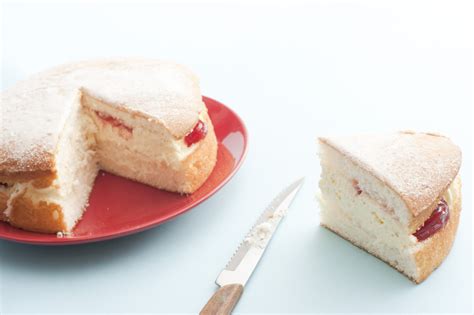 Easy Victoria Sandwich Cake Recipe - HubPages