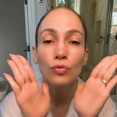 Jennifer Lopez Looks Flawless In Make Up Free Selfie HELLO