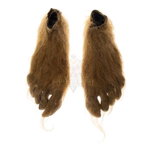 How the Grinch Stole Christmas – The Grinch’s (Jim Carrey) Costume Feet