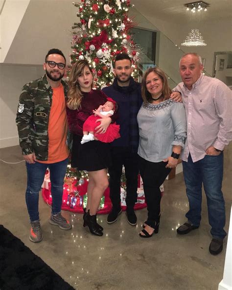 Who are Jose Altuve’s parents, Carlos Altuve Sr. and Lastenia Linares?