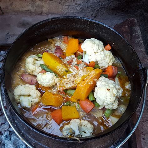 How To Make Traditional Chicken Potjiekos And Bread Together