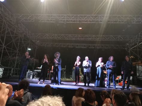 Il Concerto Mistico Per Battiato Di Simone Cristicchi Ed Amara Emoziona