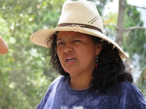 Berta Cáceres La Figura Emblemática De La Lucha De Los Pueblos Por Sus