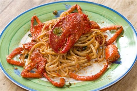 Premium Photo Linguine With Lobster And Fresh Cherry Tomatoes