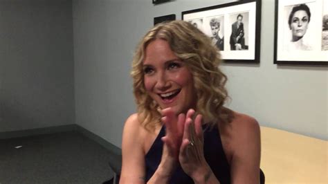 Jennifer Nettles Coat Of Many Colors Chats About Playing Dolly Parton S Mom And Grammy Wins