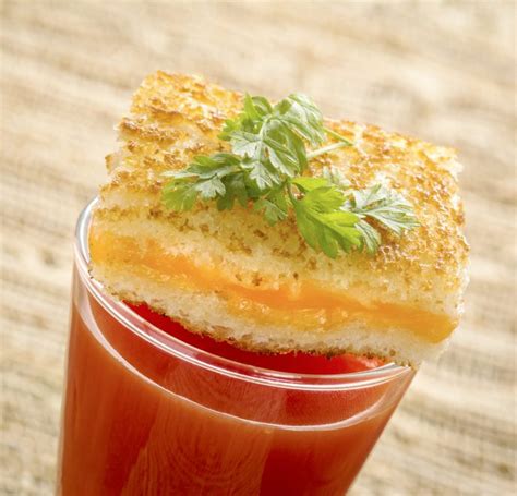 20 Cocktail Hour Foods To Serve At Your Wedding Yeah Weddings