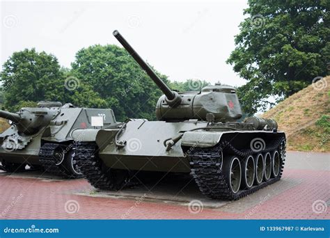 BREST, BELARUS - SEPTEMBER 4, 2015: Tanks T-44 and SU-100 in Brest Fortress, Military Monument ...