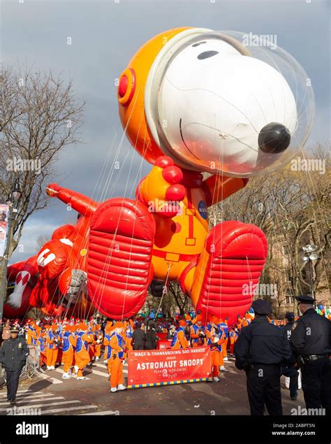 New York Ny November 28 2019 Astronaut Snoopy Giant Balloon Flown