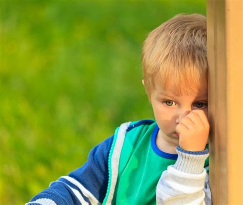 Bambino Introverso Cosa Fare PianetaMamma It