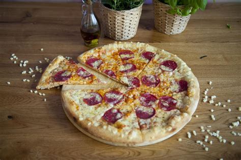 Co Wybra Pizza Domowa Mro Ona Czy Z Pizzerii Dynasplinter