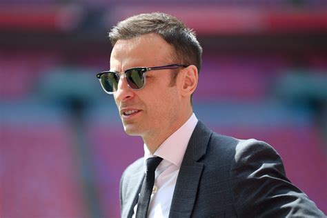 Dimitar Berbatov predicts who's winning tonight - Forest or Sheffield ...
