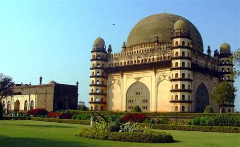 The Mystery of the Whispering Gallery of Gol Gumbaz