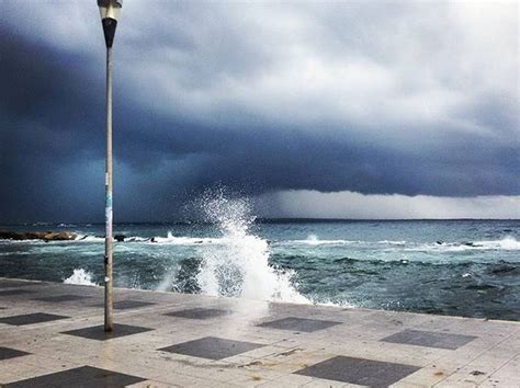 Maltempo Al Sud Violenti Temporali Nel Salento Tornado Al Largo Di