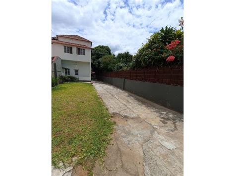 Vende Se Moradia Geminada T Na Sommerchield Maputo Soboladas Co Mz