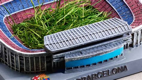 El Barça pone a la venta el césped del Camp Nou