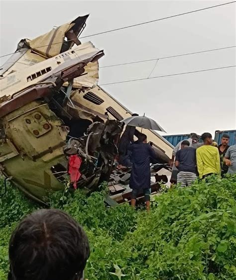 Kanchenjunga Express Accident काही फूट हवेत ट्रेनचा डबा किंकाळ्या अन्