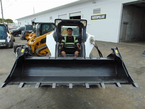 CATERPILLAR Skid Steer Attachment 4-IN-1 TOOTH HYDRAULIC BUCKET - ProQuip