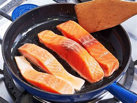 Lachs Braten So Wird Der Fisch Perfekt Lecker