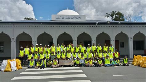 Ahmadiyya Community Partakes In Clean Up Australia Day Jimboomba