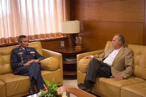 El Presidente Del Cabildo De La Gomera Recibe Al General Jefe Del Mando