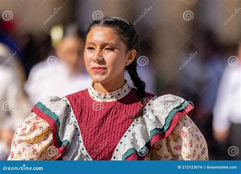 Desfile Del De Noviembre Editorial Stock Image Image Of Dancer