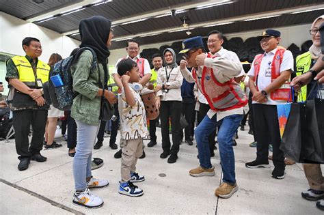 Menhub Cek Pergerakan Penumpang Dan Pesawat Pada Arus Balik Di Bandara