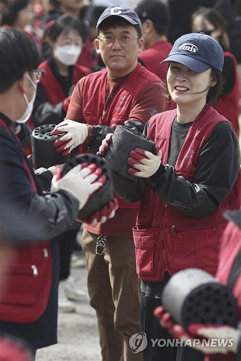 연탄은행 사랑의 연탄나눔 운동 재개 연합뉴스