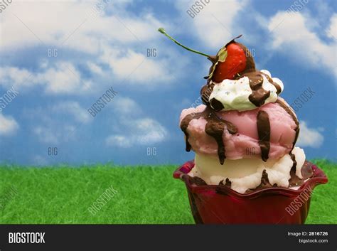 Ice-Cream Sundae Image & Photo (Free Trial) | Bigstock