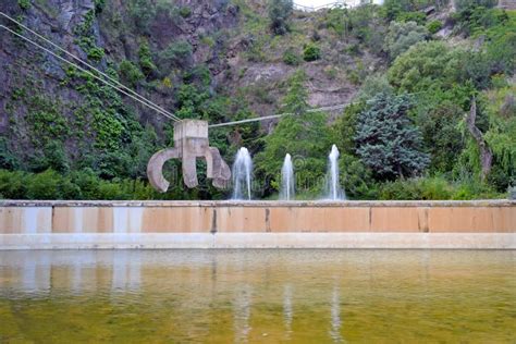 Parc De La Creueta Del Coll Em Barcelona Foto De Stock Imagem De Lago