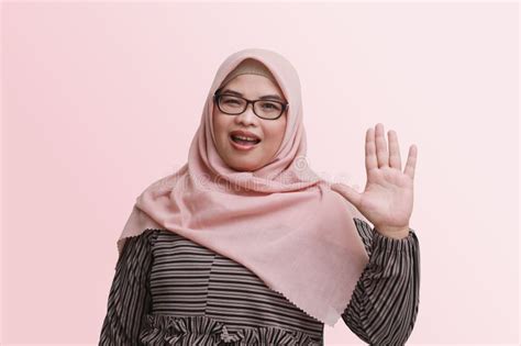 Portrait Of Cheerful Asian Woman With Hijab Smiling And Showing Five