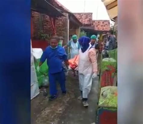 Geger Warga Bekasi Temukan Mayat Pria Membusuk Di Dalam Rumah