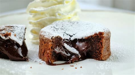 Copycat Domino's Chocolate Lava Crunch Cake Recipe