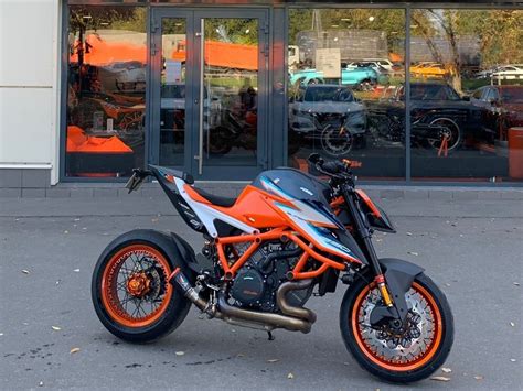 Купить б у KTM 1290 Super Duke R инжектор 6 передач в Химках золотистый naked bike 2021 года на