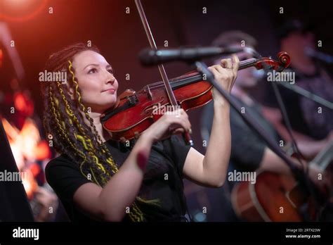 Female Violinist Hi Res Stock Photography And Images Alamy