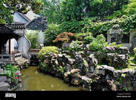 Yuyuan Gardens In Shanghai Yu Yuan Garden Bazaar Chinese China Stock