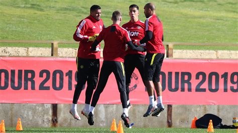 Training with the Man Utd goalkeepers during Tour 2019 in Perth ...