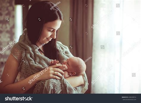 Naked Breastfeeding Images Stock Photos D Objects Vectors Shutterstock