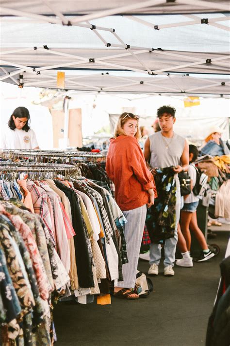 ROSE BOWL FLEA MARKET: FIVE PRO THRIFTING TIPS — THIS + THAT