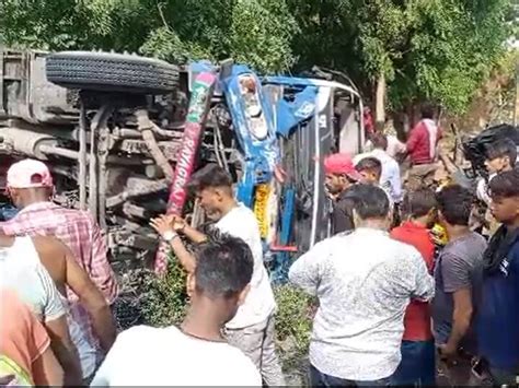 Pratapgarh Road Accident 12 People Died Cm Yogi Adityanath Expressed