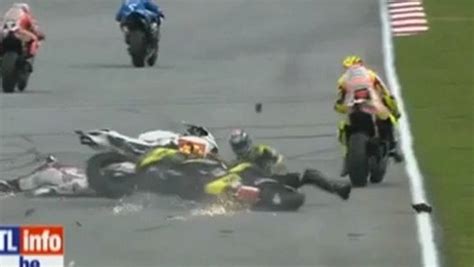 Accident Grave Moto Gp Le 23 10 11 Vidéo Dailymotion