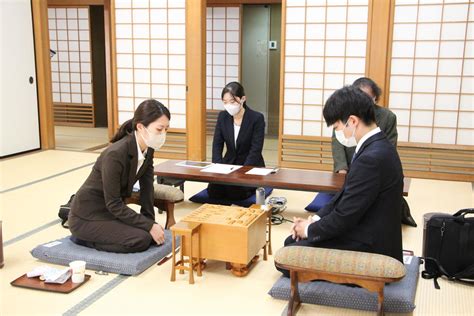 連敗の里見香奈女流5冠、プロ棋士編入目指し第3局開始 狩山幹生四段と対戦 大逆転合格なるか 社会写真ニュース 日刊スポーツ