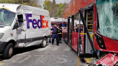 Deja Lesionados Choque De Metrob S Y Empresa De Mensajer A En La