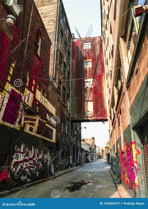 Toronto`s Graffiti Alley editorial image. Image of colorful - 144958475