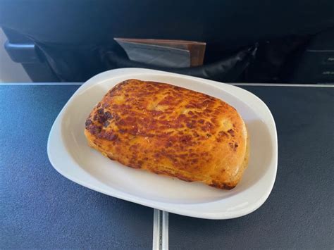 United Airlines Restores Hot Meals What To Expect Onboard Live And