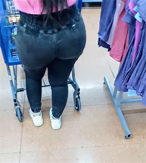 Her Ass Barely Fits In Her Jeans Part Oc Tight Jeans Forum