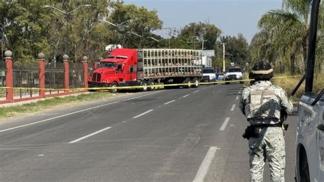 Celaya Fspe Persiguen A Conductor De Tractocami N Deja Que Unidad Se